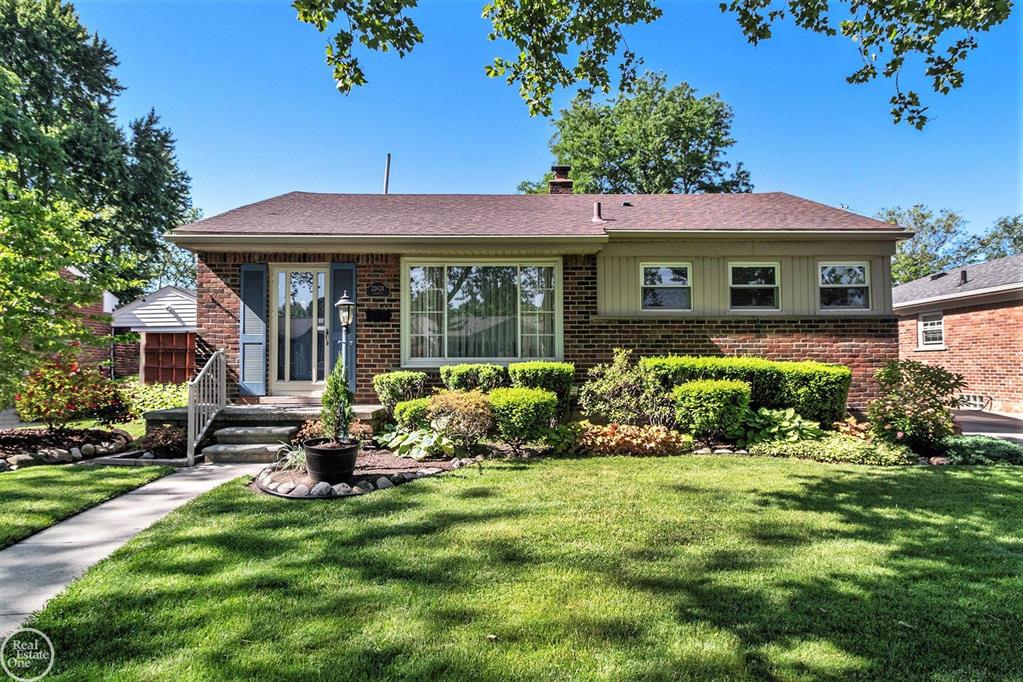 View St. Clair Shores, MI 48080 house