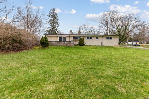 A home in Bloomfield Twp