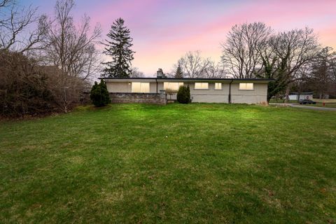 A home in Bloomfield Twp