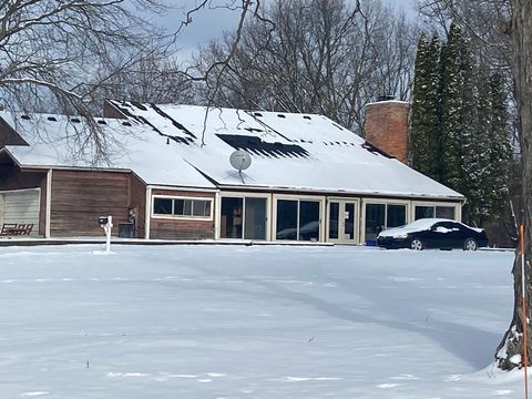 A home in Hartland Twp