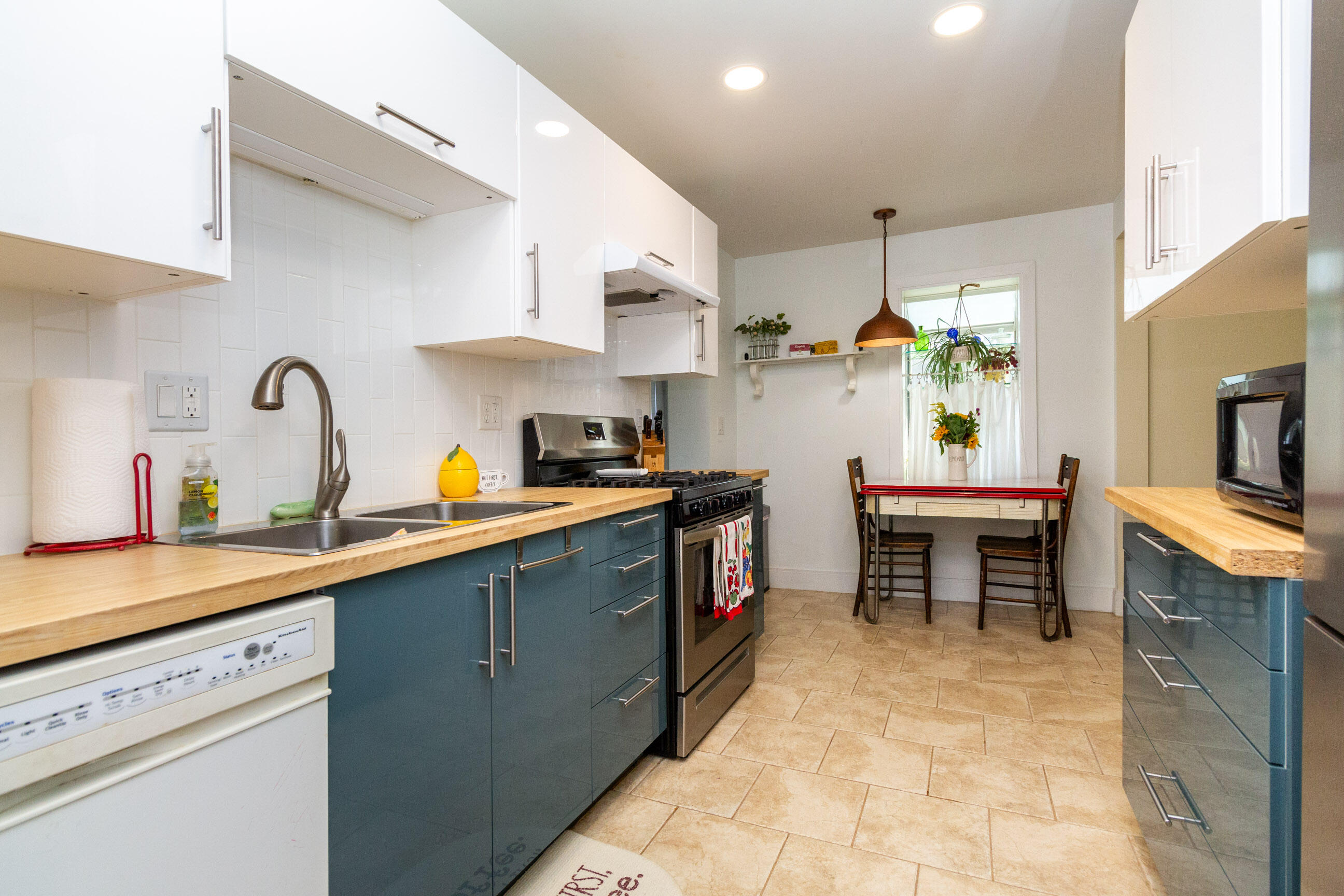 Photo 6 of 12 of 3083 Avalon Road house