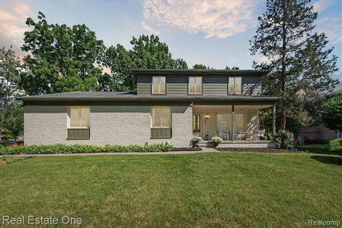 A home in Grosse Ile Twp