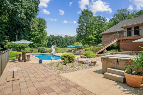 A home in Putnam Twp