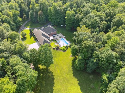 A home in Putnam Twp