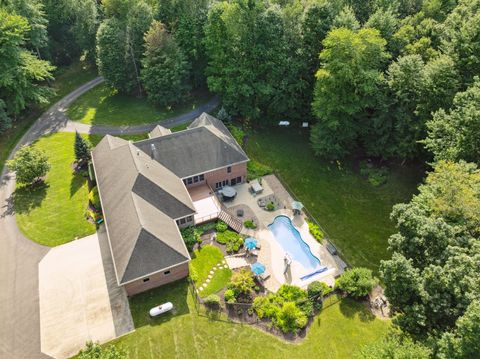 A home in Putnam Twp