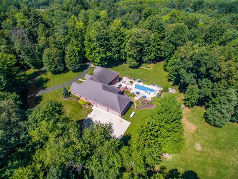 A home in Putnam Twp