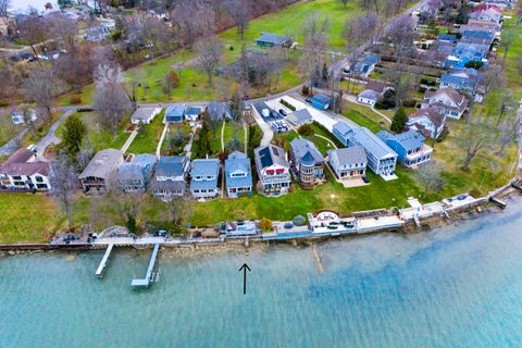 A home in Grosse Ile Twp