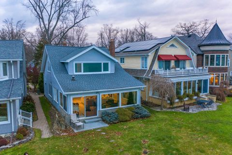 A home in Grosse Ile Twp