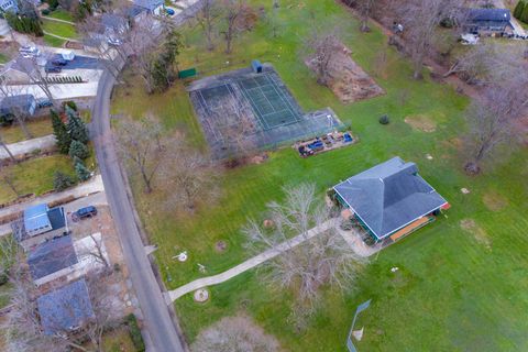 A home in Grosse Ile Twp