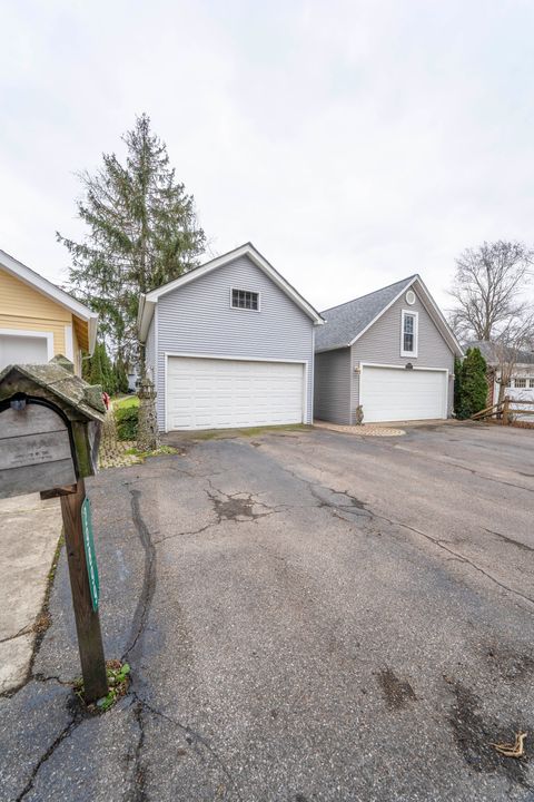 A home in Grosse Ile Twp