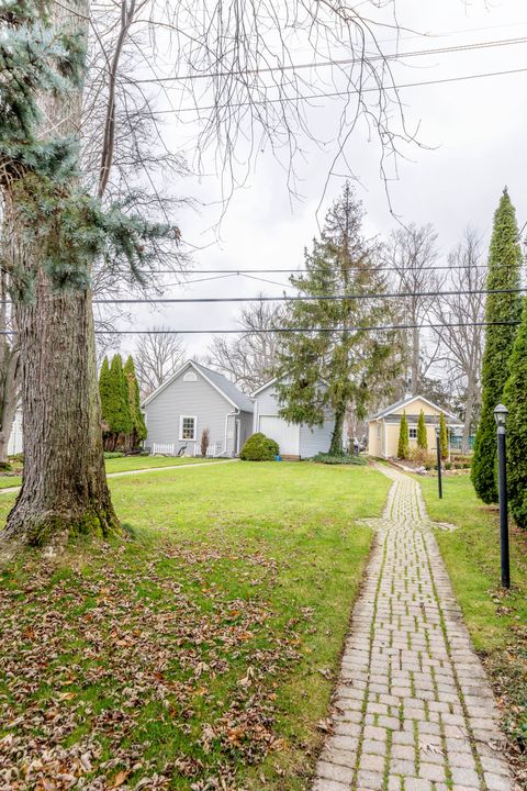 A home in Grosse Ile Twp