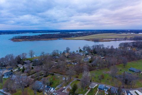 A home in Grosse Ile Twp