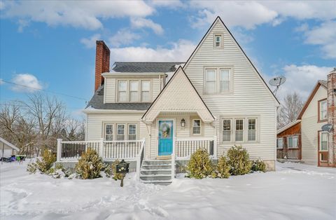 203 6TH Street Fenton City Genesee MI 48430