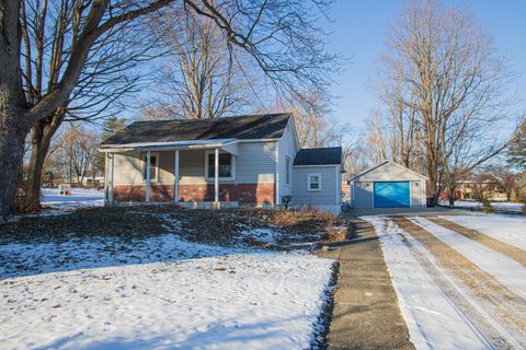 A home in Almont Vlg