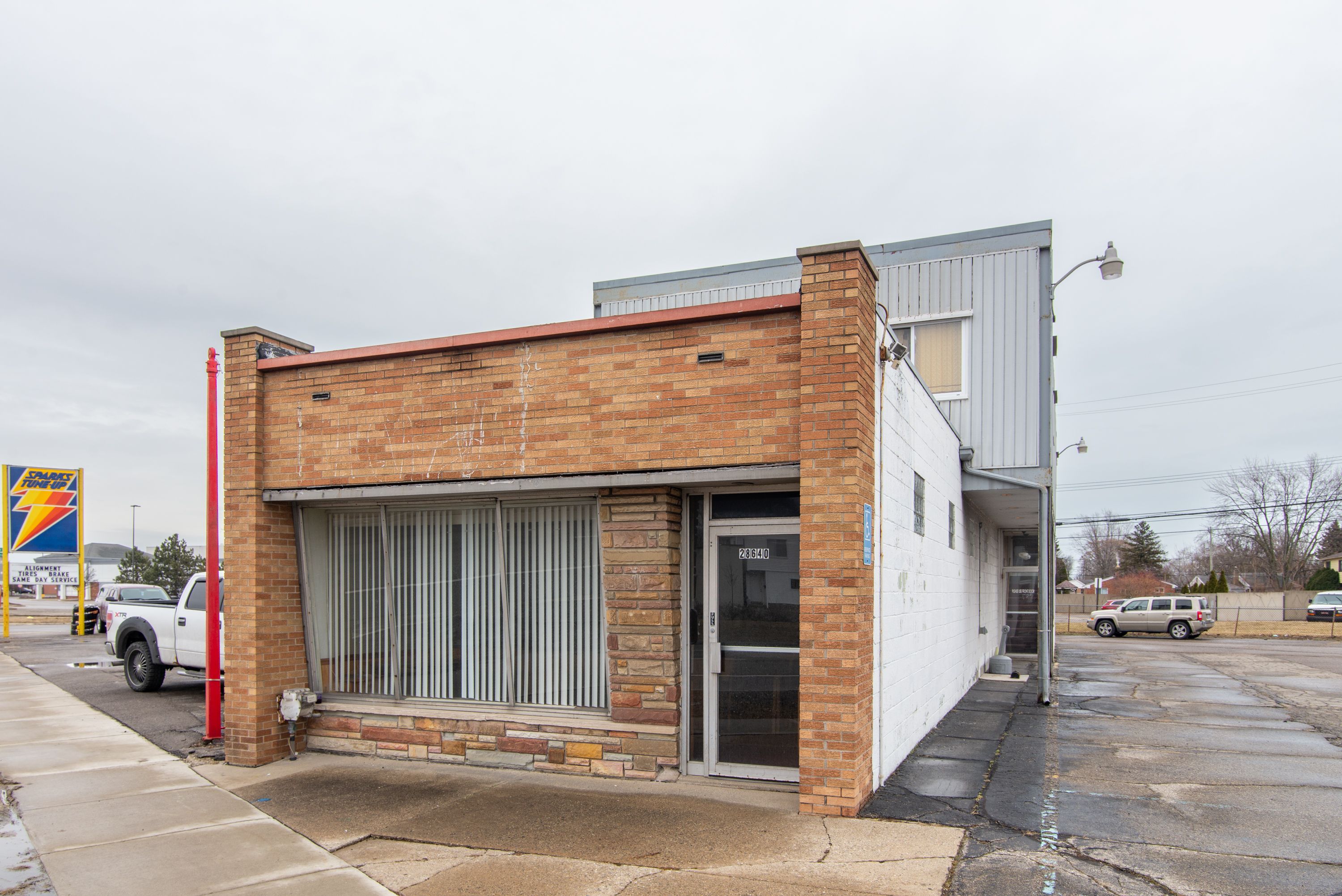 28640 GRATIOT Avenue