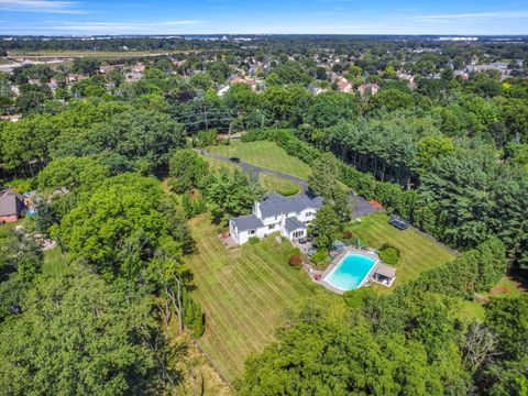 A home in Bloomfield Twp