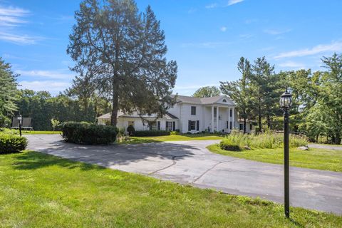 A home in Bloomfield Twp