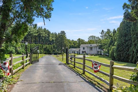 A home in Bloomfield Twp