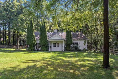 A home in Bloomfield Twp