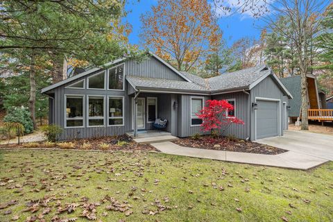 A home in South Haven Twp