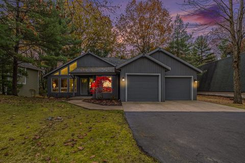 A home in South Haven Twp