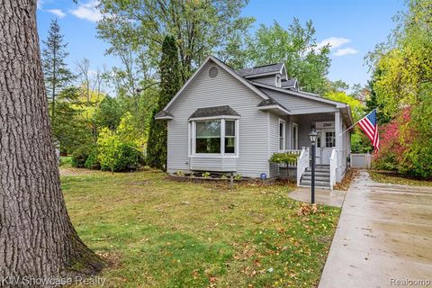 A home in West Bloomfield Twp