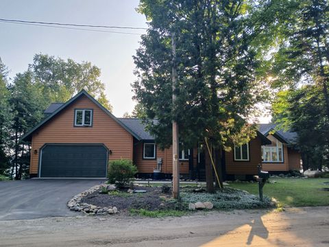 A home in Banks Twp