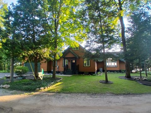 A home in Banks Twp