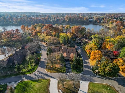 A home in Bloomfield Twp