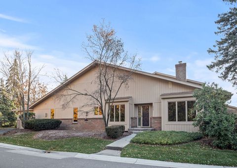 A home in Bloomfield Twp