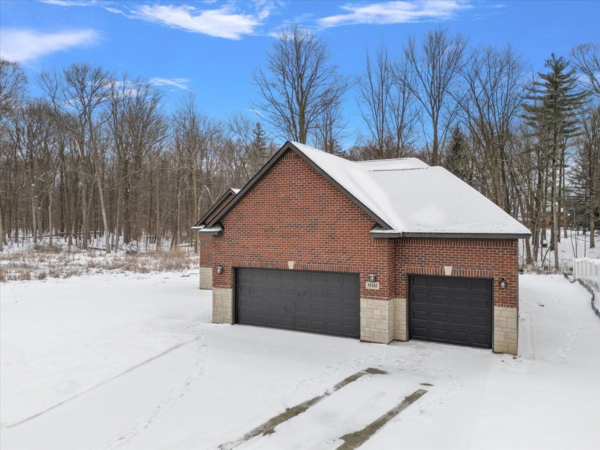 35103 WOODSIDE Circle