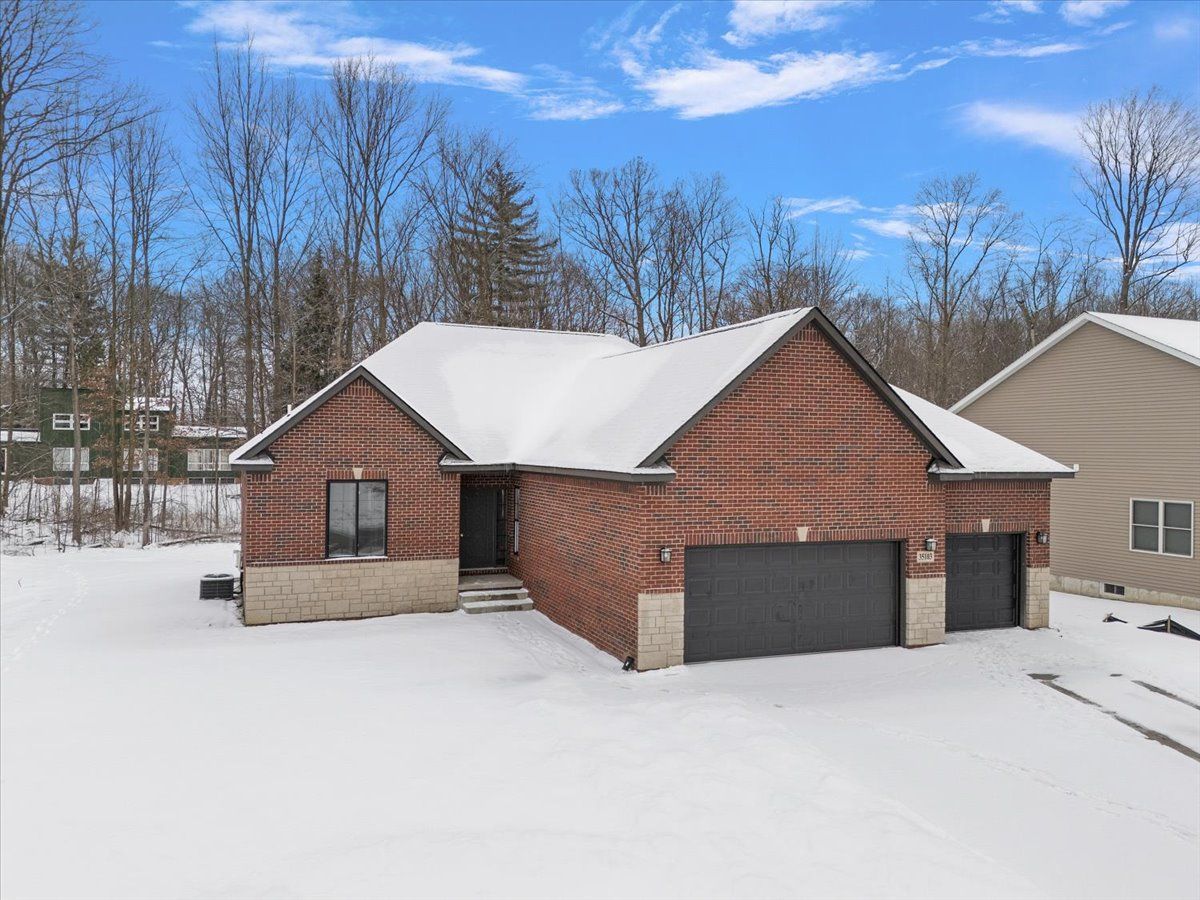 35103 WOODSIDE Circle