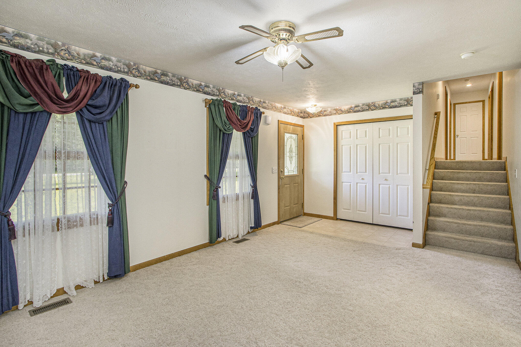 Photo 4 of 25 of 17721 S Fisher Lake Road house