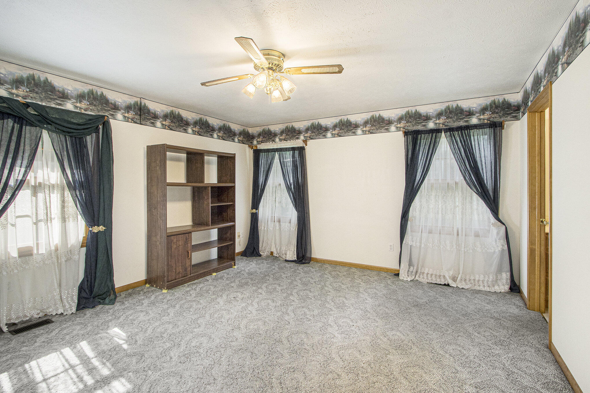 Photo 6 of 25 of 17721 S Fisher Lake Road house