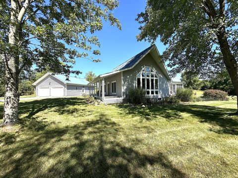 A home in Paw Paw Twp