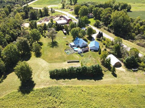 A home in Paw Paw Twp