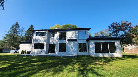 A home in Bloomfield Twp