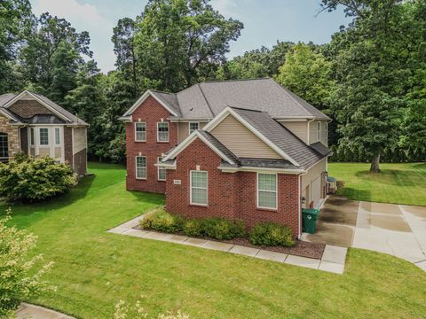 A home in Commerce Twp