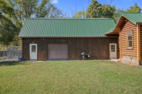 A home in Putnam Twp