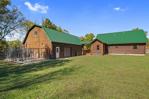 A home in Putnam Twp