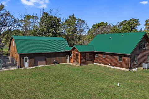 A home in Putnam Twp