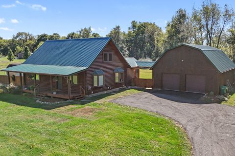 A home in Putnam Twp