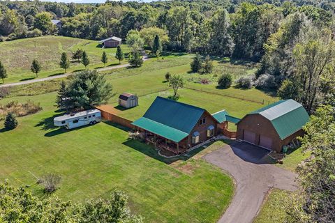 A home in Putnam Twp