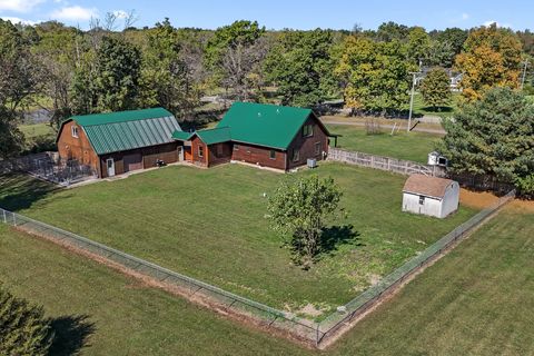 A home in Putnam Twp