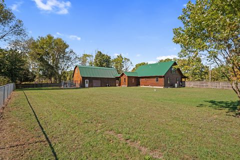 A home in Putnam Twp