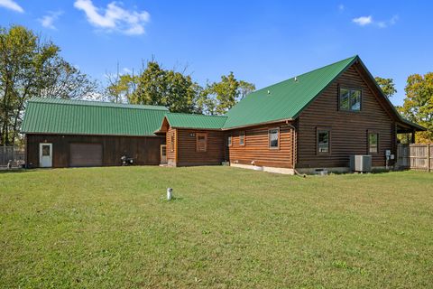 A home in Putnam Twp