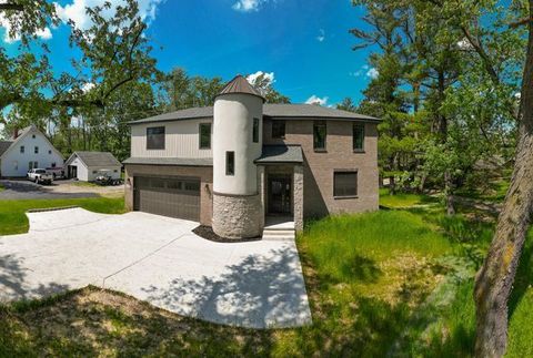 A home in West Bloomfield Twp