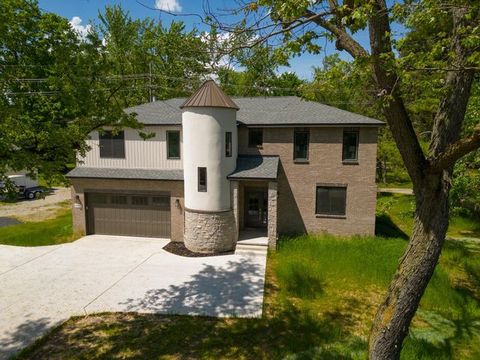 A home in West Bloomfield Twp