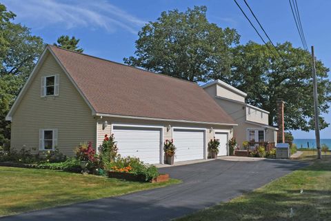 A home in Alabaster Twp