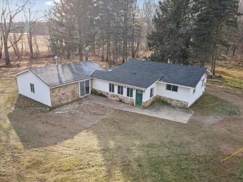 A home in Kenockee Twp